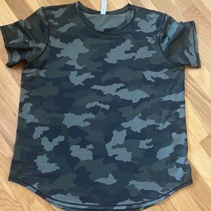 Lululemon women’s tee
